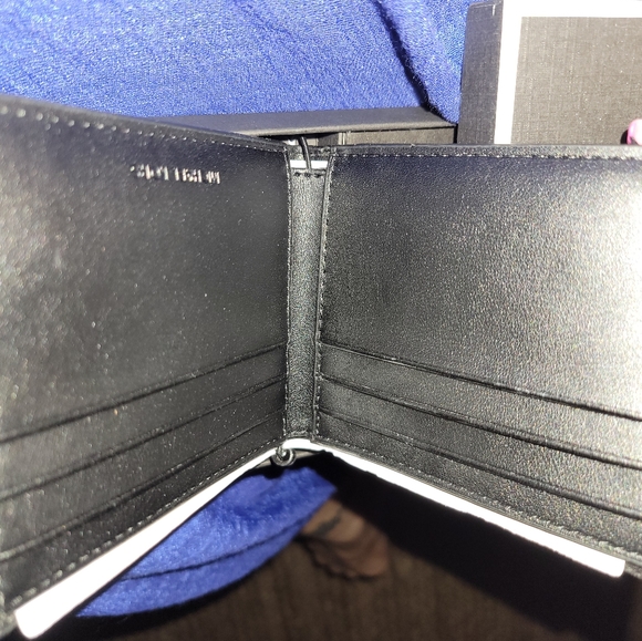 Micheal kors wallet new in box - Picture 4 of 6